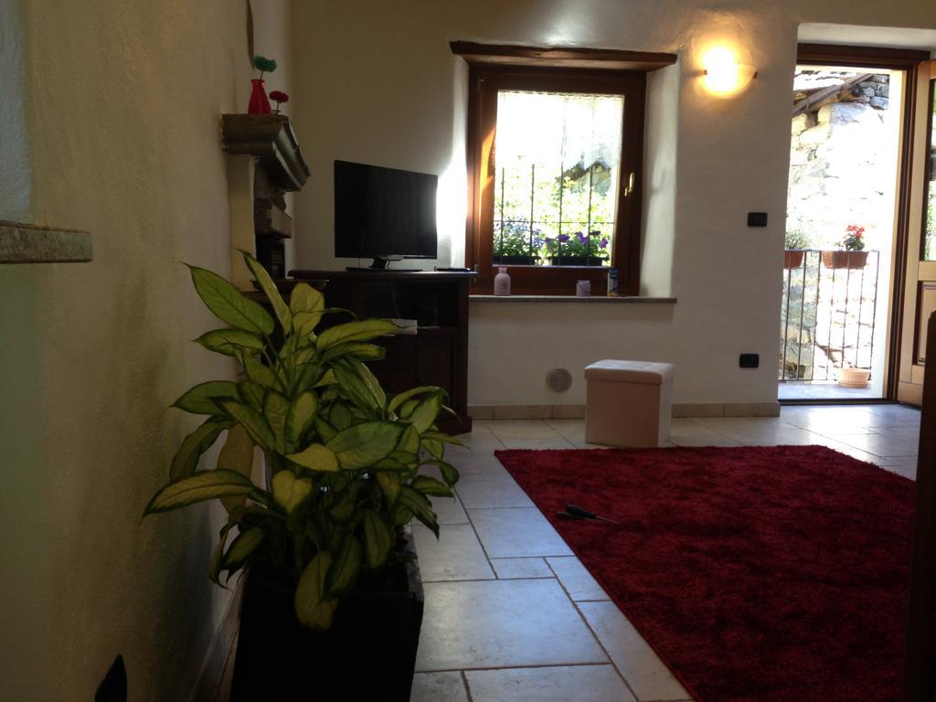Maison Des Challant Challand Saint Victor Εξωτερικό φωτογραφία