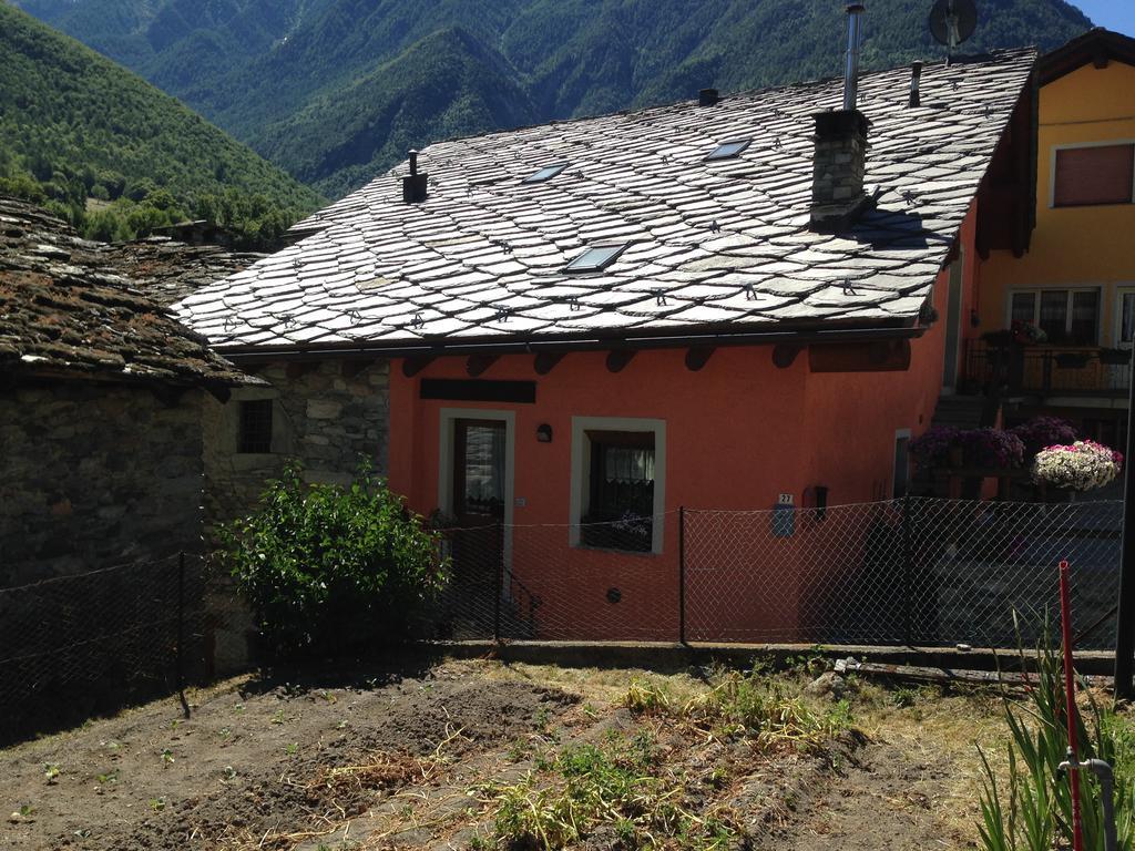 Maison Des Challant Challand Saint Victor Εξωτερικό φωτογραφία