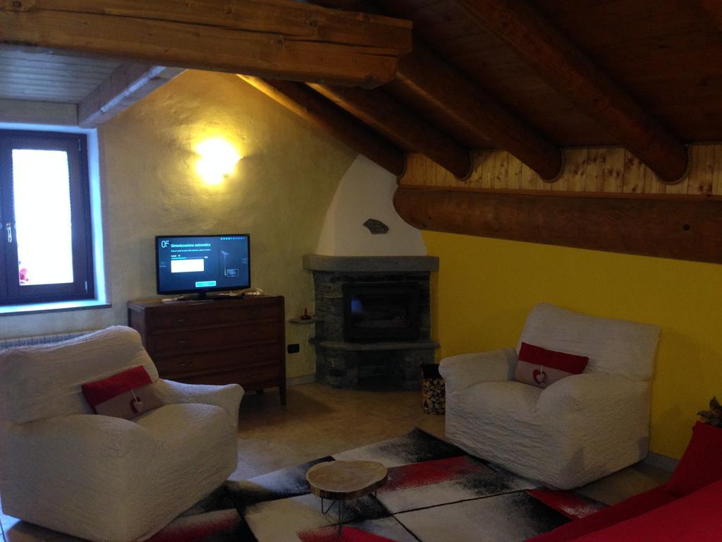 Maison Des Challant Challand Saint Victor Εξωτερικό φωτογραφία